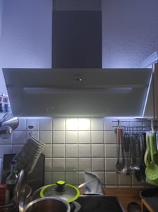 Klarstein BigBite Kopffreihaube 90 cm – Abzugshaube mit Touch-Bedienung, 417 m³/h Boost, LED-Beleuchtung, A+++ , Umluft & Abluft, Glasdesign, leise, dunstabzugshaube, Weiß Kunden-Foto 1