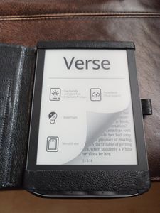 PocketBook Verse, 15,2 cm (6"), E Ink Carta, 758 x 1024 Pixel, ACSM, DOCX, AZW, DjVu, PRC, AZW3, EPUB, MOBI, RTF, EPUB DRM, FB2, PDF, CBR, FB2.ZIP, PDF DRM, TXT,..., PNG, BMP, TIFF, JPEG, 8 GB Kunden-Foto 1