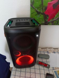Hisense Party Thunder 620W Klangvolumen 18 Stunden Akkulaufzeit 5-Lichteffekte Kunden-Foto 5