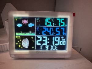Funk-Wetterstation mit Farbdisplay Außensensor Schimmelwarner Hygrometer Barometer Datumsanzeige Mondphase Schwarz Frostalarm Wecker Kunden-Foto 6