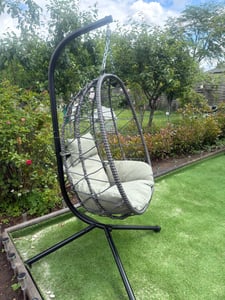 Makika Hängesessel mit Gestell höhenverstellbar aus Polyrattan in Grün / Grau Kunden-Foto 2