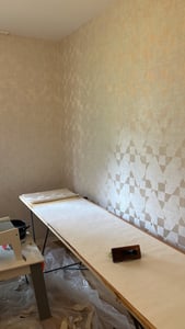 Metallic Tapete mit geometrischem Strukturmuster – Beige, Creme Kunden-Foto 1