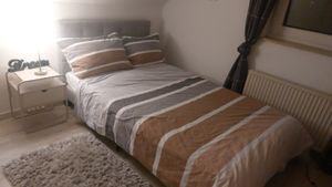 Jayseuw Bettgestell hohes Kopfteil robustes Bettgestell Maximale 120x200CM Tragfähigkeit 350 kg für Schlafzimmerbett Stoff in grau Kunden-Foto 1