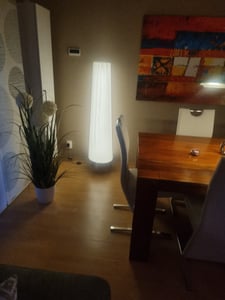 HOMCOM LED Stehlampe Wohnzimmer Dimmbar Holz mit Dreibein Stehleuchte Weiß Kunden-Foto 1