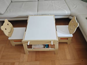 COSTWAY Tavolo per bambini con 2 sedie, tavolo da disegno 5 in 1 con lavagna, lavagna bianca, 4 ganci e contenitori in tessuto, set di sedie per bambini dai 3 anni in su, naturale Foto del cliente 2