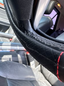 Auto Lenkradbezug, strapazierfähig, Echtleder, rutschfest, 38 cm, schwarz und rot, inkl. Auto-Mülleimer Kunden-Foto 3