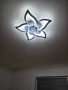 Wentylator sufitowy Heilmetz z oświetleniem, średnica 69 cm, z regulacją jasności, 6 prędkości, wzór kwiatowy, cichy wentylator LED z pilotem, kolor czarny Zdjęcie produktu od klienta nr 5