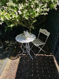 Kobolo stolik ogrodowy w kwiaty 60cm z dziurkowanymi otworami metalowy stolik szary metalowy stolik do ogrodu balkon taras meble balkonowe meble ogrodowe Zdjęcie produktu od klienta nr 3