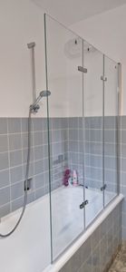 EMKE Duschabtrennung 100x140cm Faltwand für Badewanne Badewannenaufsatz Mattes Schwarz Duschwand aus 6mm NANO Easy Clean GLAS Kunden-Foto 3