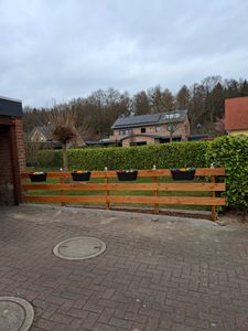 4er Set Geländerkasten Balkon mit Wasserspeicher Blumentopf Zaun Blumenkasten Geländer Balkontopf Balkonkasten mit Halterung Balkon Pflanzkasten Anthrazit Kunden-Foto 5