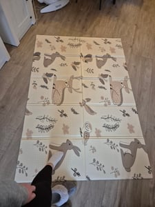 Doppelseitig faltbare Schaumstoffmatte 180 x 120 x 1cm - Elefanten/Neutrales Grau Kunden-Foto 1