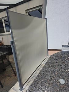 SONGMICS Alu Seitenmarkise 160 x 400 cm 280 g/m² ausziehbar Sichtschutz, Sonnenschutz für Balkon & Terrasse anthrazit  ASG161G04 Kunden-Foto 1