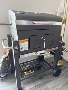 KESSER® Grill Grillwagen XXL Holzkohlegrill mit Deckel, Rädern, Edelstahl-Griff, Grillrost und Thermometer Holzkohle kohlegrill Wagen groß Kohle BBQ Barbeque Camping, Terrasse, Garten Kunden-Foto 1