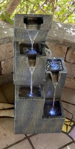 Köhko fontana da giardino “Ballerina”, fontana con 4 LED, cascata a gradini per giardino, terrazza e balcone 17006 Foto del cliente 1