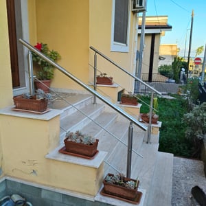 UISEBRT Geländer Edelstahl Handlauf Treppengeländer Für Treppen Brüstung Für Innen & Außen Treppenhaus Balkon Brüstung 80cm 3 Querstreben Kunden-Foto 2