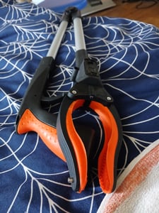 Greifhilfe, Greifzange, Müllgreifer, Greifwerkzeug, mit Magnet und Licht, Faltbare Greifzange für Senioren Kunden-Foto 1