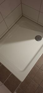 Selbstklebende Antirutschfolie für Badewannen 68,5 x 35cm – sicher, weiß und unauffällig, zuschneidbar Kunden-Foto 1