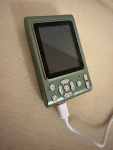 ZELURXX 64GB CCD Retro Kamera, Momente jederzeit festhalten, mit 16-fach Zoom, 2,4 Zoll Display, HD-Qualität, Vintage-Filter, Kinderkamera Kunden-Foto 1