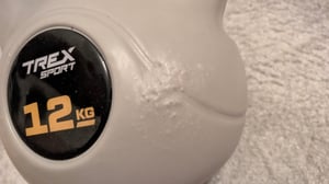TREX SPORT Kettlebell 16 kg Kugelhantel Schwunghantel TX-016CKB | Kugelgewicht, Fitness & Krafttraining | rutschfester Griff, bodenschonend Kunden-Foto 6
