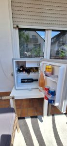 Stillstern Mini Kühlschrank E 45L mit Abtauautomatik, Schloss, Frostfach, Leise, Ideal für Küche, Büro, Schlafzimmer, Hotels und kleine Wohnungen Kühlschrank klein Minibar R600A Getränkekühlschrank Kunden-Foto 2