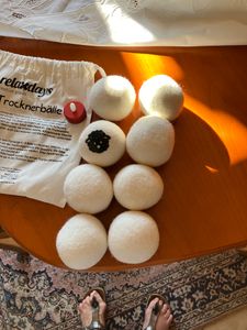 Relaxdays Trocknerbälle 8er Set, Schafwolle, Trocknerkugeln für Wäschetrockner, umweltschonend, schnelles Trocknen, weiß Kunden-Foto 1