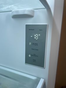 HISENSE FV298N4AWC Gefrierschrank, Türanschlag wechselbar, NoFrost, 240 Liter, LED Innenbeleuchtung, Weiß Kunden-Foto 3