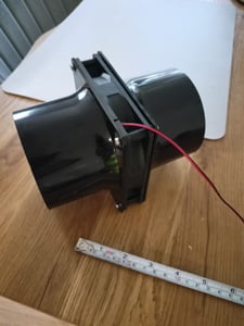 10W 12V solarbetriebener Abluftventilator für Rundrohr ABS Solarpanel-Lüftungsventilator-Kit für Tierhaus Hühnerstall Wohnmobil-Gewächshaus Kunden-Foto 2