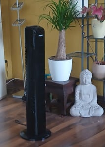 MEDION E11 TF Turmventilator mit Fernbedienung (3 Geschwindigkeitsstufen, leiser Schlafmodus, 45 Watt Leistung, 60° horizontale Oszillation, Timer, MD12067) schwarz Kunden-Foto 2