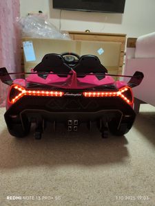 Elektryczny samochód dla dzieci COSTWAY Lamborghini, pojazd dla dzieci z pilotem zdalnego sterowania 2,4 G, reflektorami LED, klaksonem i muzyką, pojazd elektryczny 3-6 km/, elektryczny samochód dla dzieci w wieku od 3 lat (różowy) Zdjęcie produktu od klienta nr 5