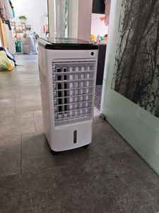Ventilatorkombigerat Mobile Turmventilator 65W 4L-Tank Luftkuhler mit Wasserkühlung 12H Timer, 65° Oszillationsfunktion Fernbedienung  24x28.5x57cm Kunden-Foto 11