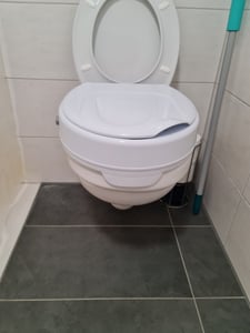 Drive Toilettensitzerhöhung ticco 2G mit Deckel - max 225 KG Kunden-Foto 1