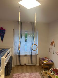 MAMOI® Trapézová hojdačka, drevené gymnastické kruhy, gymnastické náradie pre deti v interiéri a exteriéri, hojdačka na kruhoch, gymnastika s drevenou hojdačkou, gymnastické kruhy a hrazda Fotografia od zákazníka č. 1