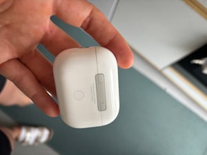 Apple AirPods Pro 2a generazione USB-C custodia di ricarica singola / ricambio originale Foto del cliente 5