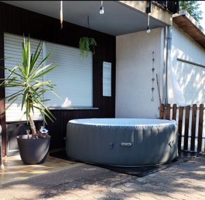 AREBOS Whirlpool aufblasbar | Ø208cm | 6 Personen | 130 Düsen | 1000L | Abdeckung Kunden-Foto 9