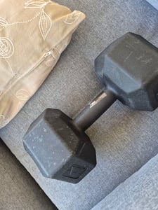 TREX SPORT Kurzhanteln Hanteln Set 2x8kg TX-008CD | Kunststoff Hexagon Dumbbell für Krafttraining | sechseckige Anti-Roll Form, ergonomischer Griff Kunden-Foto 9