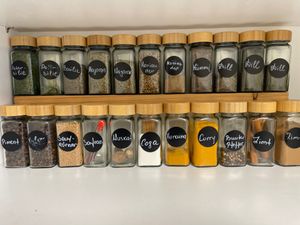 24x Gewürzgläser Edelstahl Deckel inkl. 240x Etiketten, 30x Streueinsätze, 1x Edelstahl Trichter, 1x Reinigungsbürstchen Vorratsgläser eckig Kunden-Foto 3