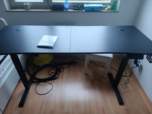 FIVMEN Höhenverstellbarer Schreibtisch elektrisch,Verstellbarer Computertisch Standing Desk mit Typ-C Ladeanschluss,,Schwarz, 140 x 60 cm Kunden-Foto 2