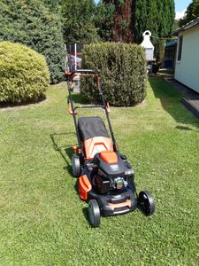 Scheppach Benzin Rasenmäher MS225-53 | Radantrieb | 6PS | 53cm Breite | 65L Fangkorb | Reinigung | Mulchen | Auswurf | inkl. Ersatzmesser & Motoröl Kunden-Foto 1