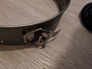 . Schanier ( Verschluss) gebrochenen. 