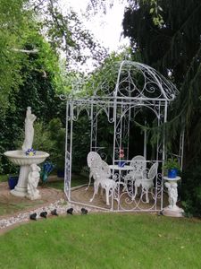 CLP Rosenpavillon aus Eisen Leila, Gartenpavillon im Jugendstil nostalgisch, Rankhilfe pulverbeschichtet für Kletterpflanzen und Rosen antik weiß Kunden-Foto 1