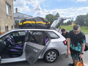 COSTWAY 600L Dachbox für Auto, Dachkoffer wasserdicht mit 6 Türhaken, Zahlenschloss, Rutschfester Matte & Tragetasche, Faltbare Dachtasche Gepäckbox für Autos, Vans, SUVs (Gelb, 600L) Kunden-Foto 2