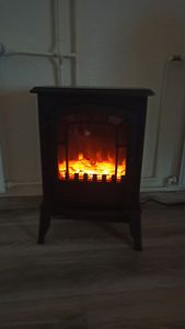 Juskys Elektrokamin 2000 W – Flammeneffekt & Heizfunktion, Schwarz Kunden-Foto 1