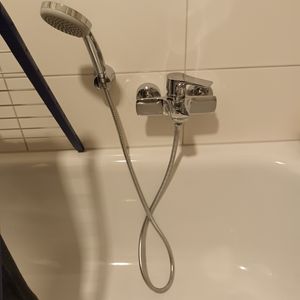 Soffione doccia VILSTEIN con tubo flessibile, tubo doccia in acciaio inox, 4 modalità di getto, protezione antitorsione, soffione doccia, soffione doccia con tubo flessibile, lunghezza 1,5 m Foto del cliente 1