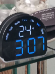 Dimmbare LED-Ambientelichtuhr，LED-Lichtuhr mit Weckerfunktion, Temperaturüberwachung & 2 Displays – perfekt für Schlafzimmer & Büro Kunden-Foto 1