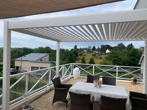 Pergola Weide Classic in alluminio 3x5,3 m con tetto a lamelle, modello indipendente, colore Ivory Sand Foto del cliente 2