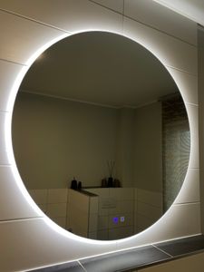 Badspiegel mit Beleuchtung 100×70cm Kalt/Neutral/Warmweiß dimmbar Memory Beschlagfrei eine Stunde automatische Abschaltung Wandschalter LED Spiegel Kunden-Foto 1