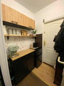 COSTWAY Carrello da cucina con porta asciugamani Portaspezie Cassetto e ripiano regolabile in altezza Isola da cucina arrotolabile Carrello portavivande nero Foto del cliente 2