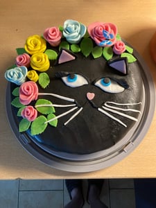 FunCakes Ausgerollte Fondantdecke Fire Red (Rot) 430g Kunden-Foto 1
