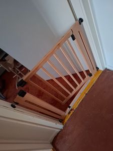 BOMI® Türschutzgitter Miko ohne Bohren 63–161 cm | Kinderschutzgitter aus Holz mit 90° Feststellfunktion Kunden-Foto 1