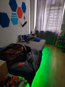 VASAGLE Bettgestell 140 x 200 cm mit LED-Beleuchtung, USB-C-Anschluss, Steckdosenleiste, Schlafzimmer, trägt bis 500 kg, schwarz Kunden-Foto 1